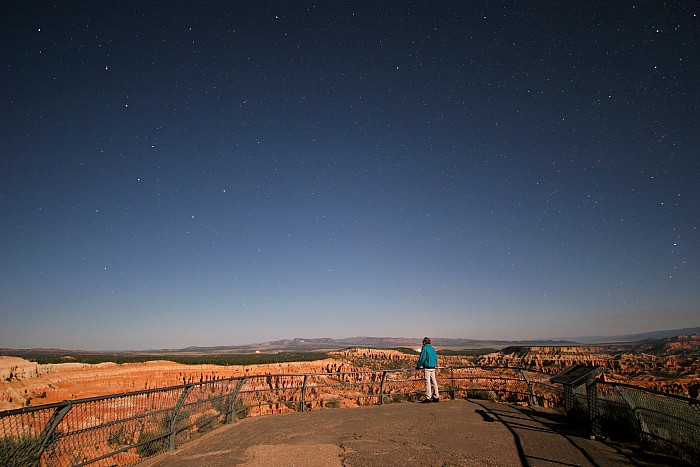 [Full Moon at Bryce Point]